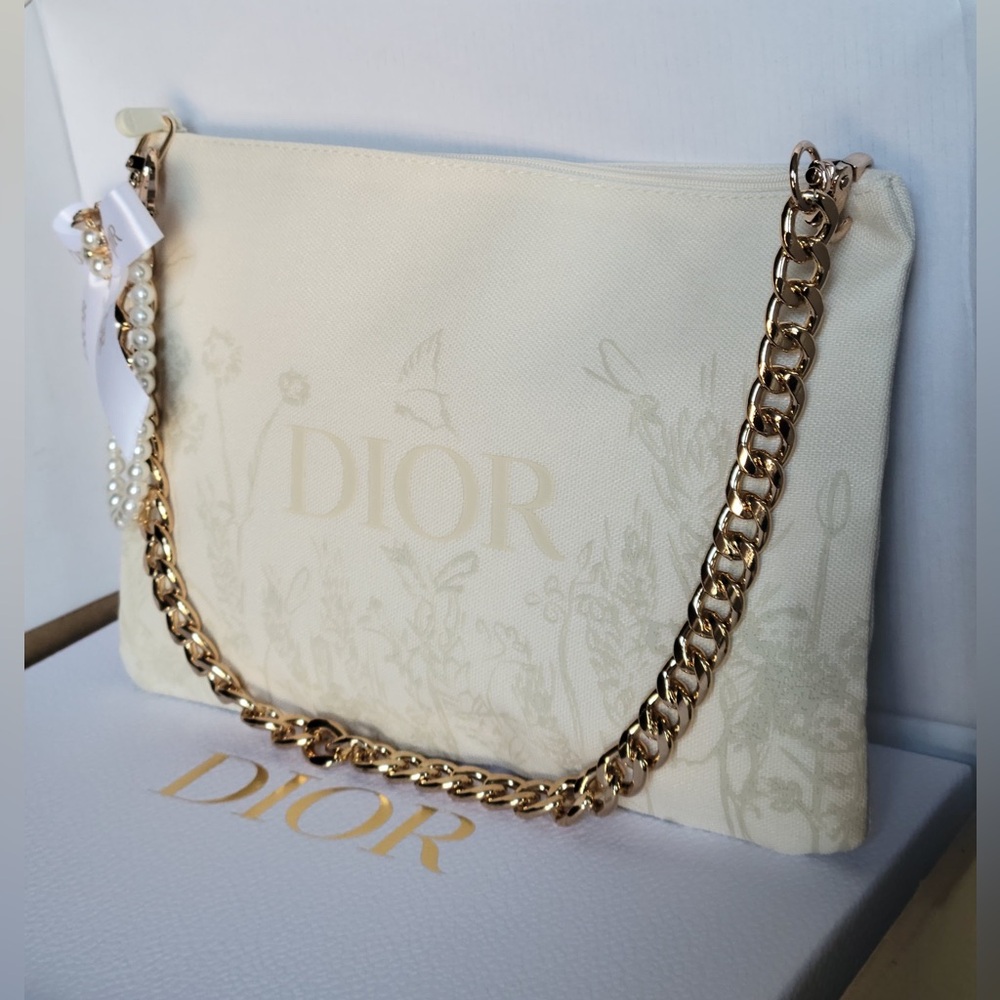 Dior Cream Pouch with Gold Chain - Picture 3 of 7